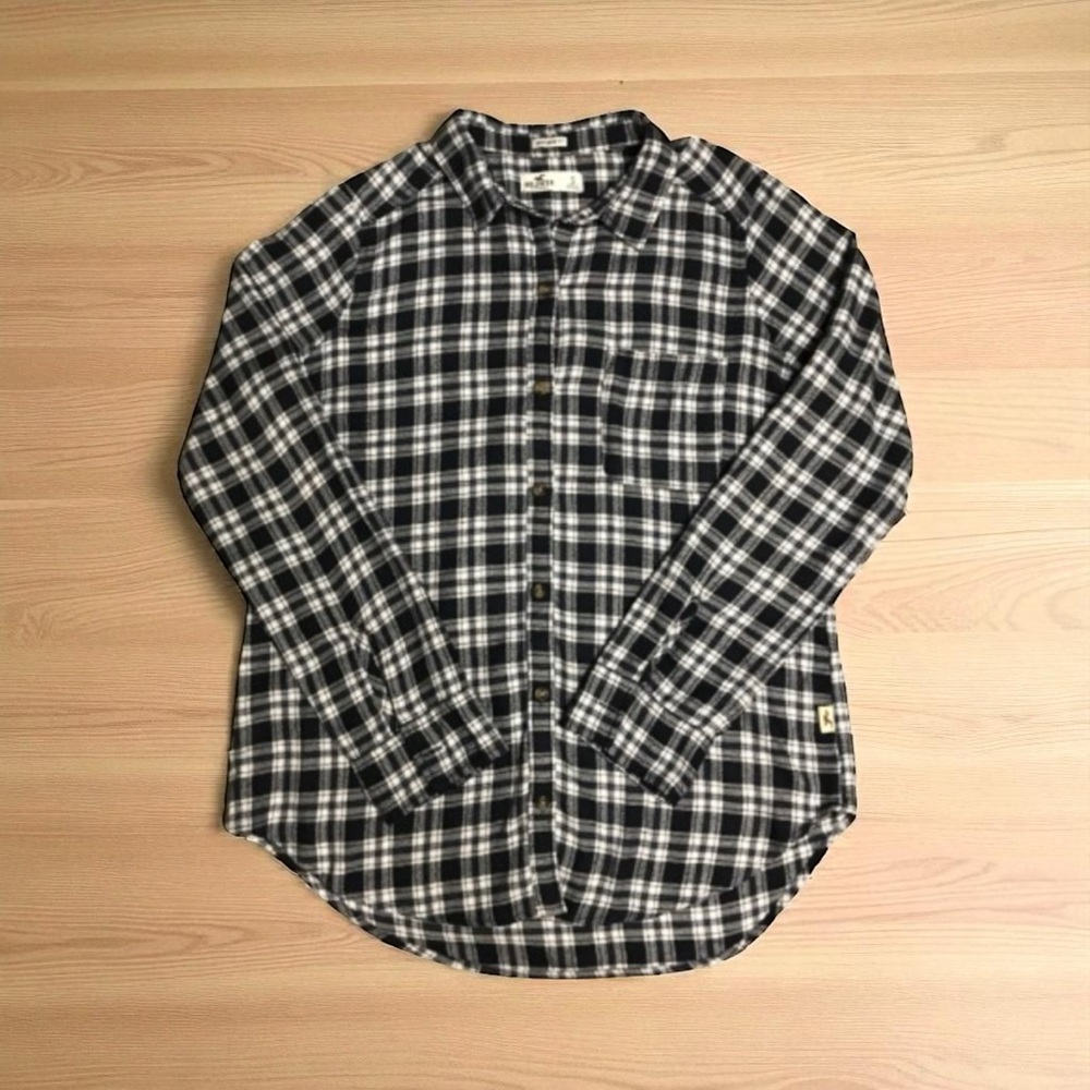 Hollister “Boyfriend Fit” Flannel Button-up Women Size Small in Blk/White Plaid